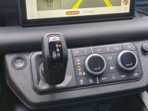 Used 2024 Land Rover Defender 110 X-Dynamic SE image 21