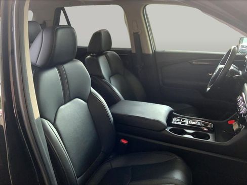 Used 2025 Honda Pilot EX-L image 9