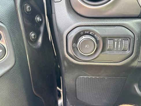 Used 2022 Jeep Wrangler Unlimited Sport AWD/4WD image 20