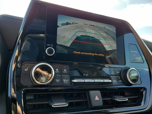 Used 2023 Toyota Highlander XLE image 33