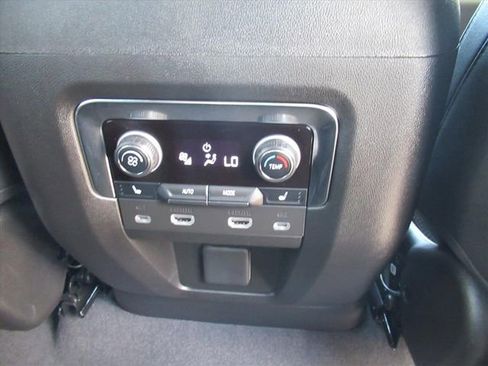 Used 2024 Chevrolet Suburban High Country w/ Advanced Technology Package image 17