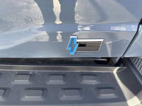 Used 2023 Ford F150 Lightning XLT image 5