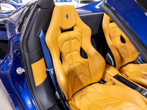 Used 2019 Ferrari 488 Spider image 33
