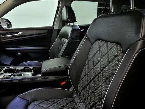 Used 2018 Chevrolet Traverse LT image 13