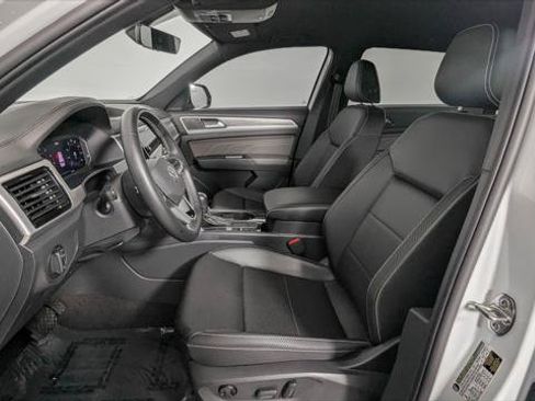 Used 2023 Volkswagen Atlas Cross Sport SE FWD image 14