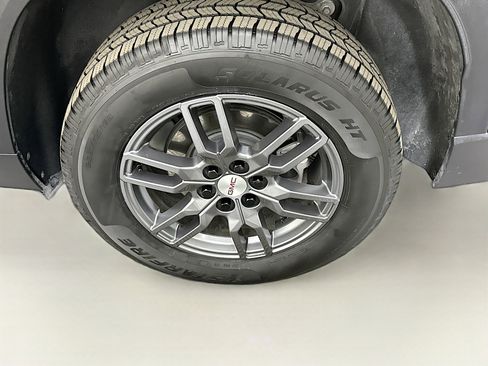 Used 2025 GMC Acadia Elevation image 11