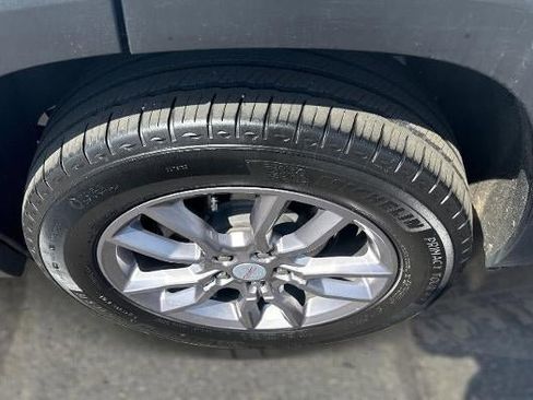 Certified 2022 GMC Terrain SLT w/ Infotainment Package II image 9