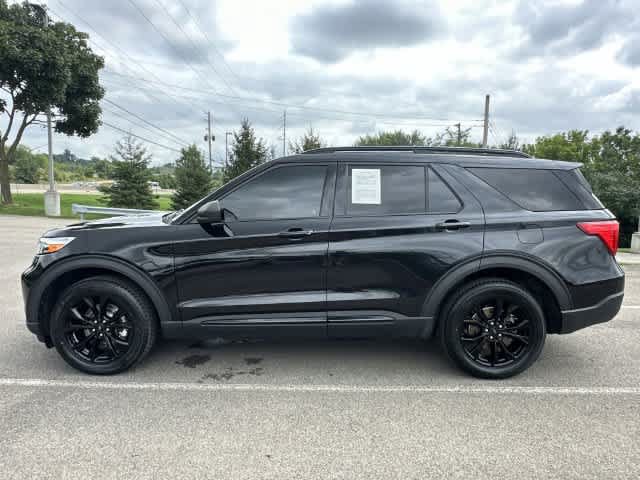 Used 2023 Ford Explorer XLT w/ Equipment Group 202A AWD/4WD image 2