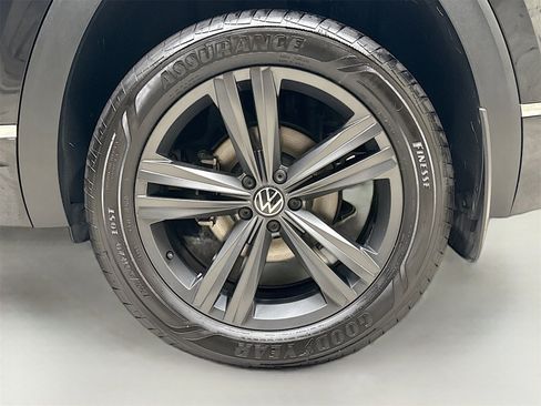 Used 2022 Volkswagen Atlas Cross Sport SEL R-Line image 32