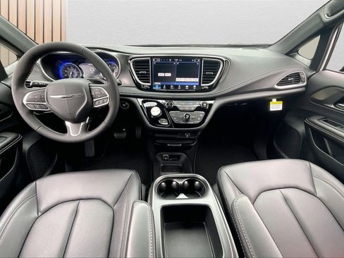 New 2026 Chrysler Pacifica Select FWD image 10