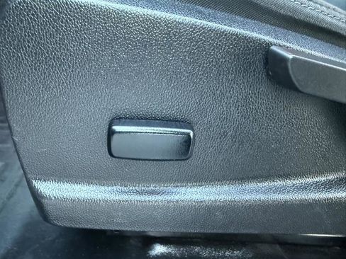 Used 2022 Chevrolet Colorado LT w/ Fleet Safety Package image 23