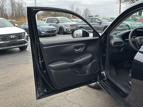 Used 2023 Honda HR-V LX image 11