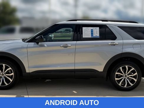 Used 2023 Ford Explorer ST-Line AWD/4WD image 2