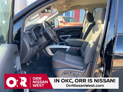 Used 2024 Nissan Titan SV w/ SV Convenience Package image 15