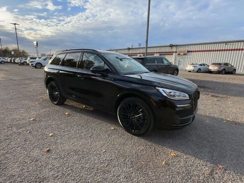 New 2026 Lincoln Corsair Reserve image 2