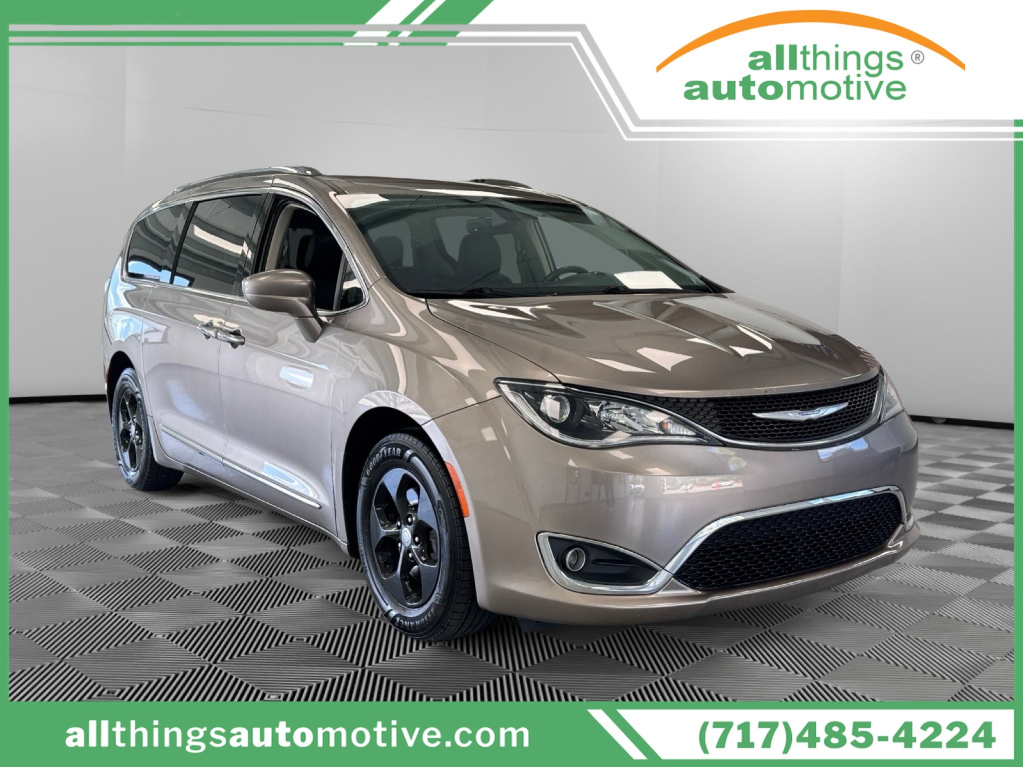 Used 2017 Chrysler Pacifica Touring-L Plus FWD image 1