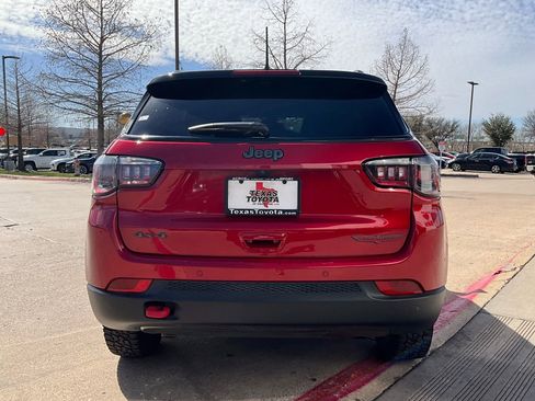 Used 2025 Jeep Compass Trailhawk image 7