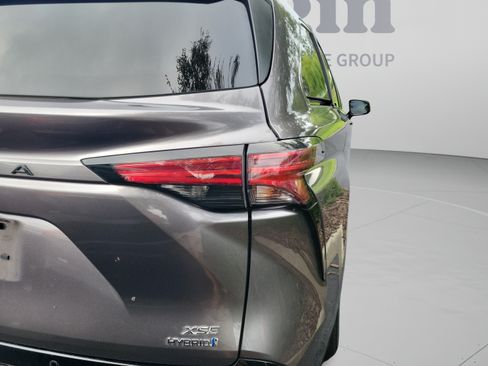 Used 2022 Toyota Sienna XSE FWD image 20