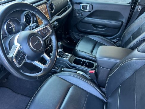 Used 2022 Jeep Wrangler Unlimited Sahara image 10