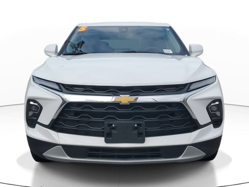 Used 2025 Chevrolet Blazer LT image 2