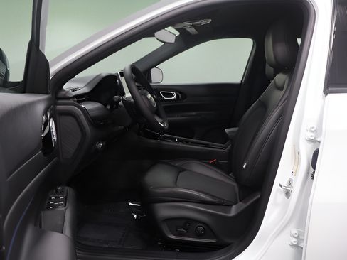 New 2026 Jeep Compass Latitude AWD/4WD image 10