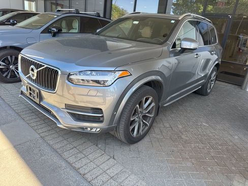 Used 2017 Volvo XC90 T5 Momentum w/ Vision Package AWD/4WD image 4