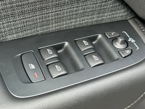 Used 2025 Volvo XC60 B5 Core w/ Protection Package Premier image 10