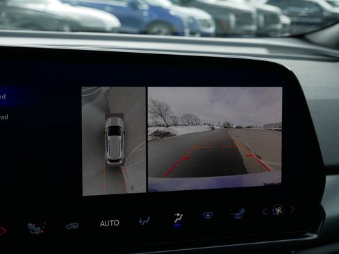 Used 2024 Chevrolet Equinox EV RS image 26