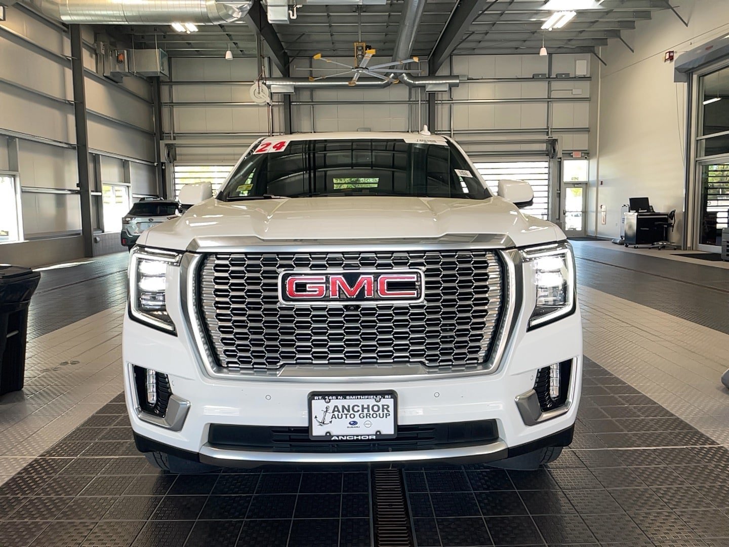Used 2024 GMC Yukon XL Denali AWD/4WD image 2