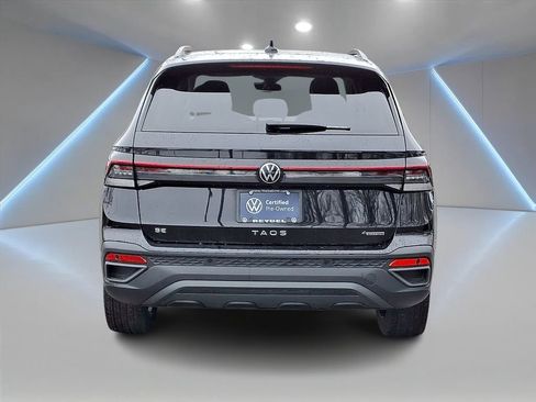 Used 2025 Volkswagen Taos SE AWD/4WD image 6