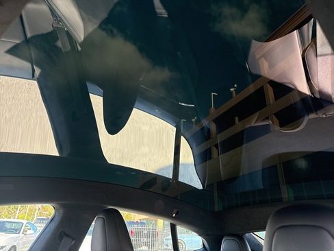 Used 2022 Tesla Model S image 12