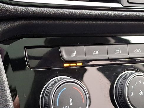 Certified 2023 Volkswagen Taos SE w/ Panoramic Sunroof Package image 25