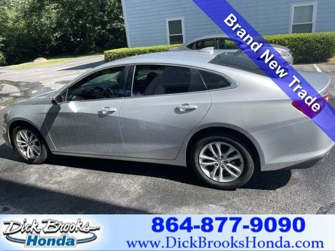Used 2018 Chevrolet Malibu LT FWD image 1