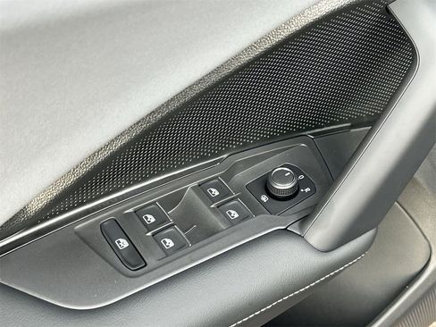 New 2026 Volkswagen Tiguan SE image 17