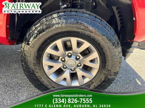 Used 2017 Toyota Tacoma SR5 w/ Tow Package image 31