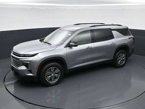 Used 2025 Chevrolet Traverse LT AWD/4WD image 36