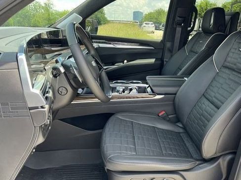 New 2026 Cadillac Escalade Platinum Sport w/ LPO, ONYX Package AWD/4WD image 19