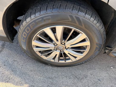 Used 2019 Nissan Pathfinder SL image 15