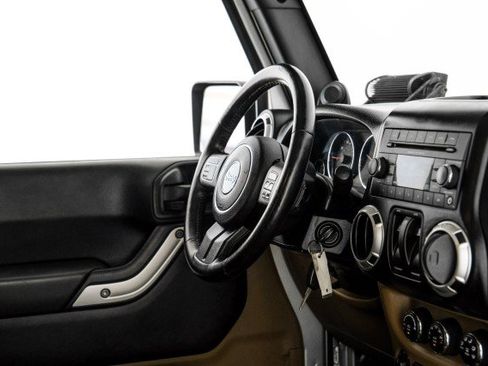 Used 2012 Jeep Wrangler Sahara AWD/4WD image 11
