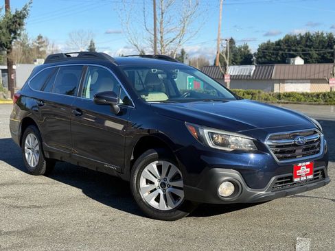 Used 2018 Subaru Outback 2.5i Premium image 3