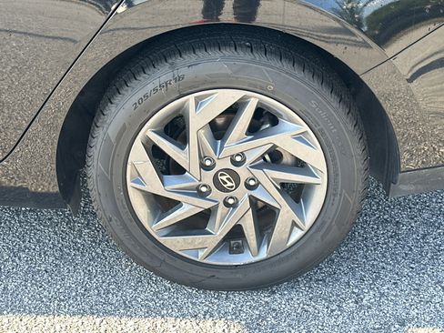 Used 2024 Hyundai Elantra SEL FWD image 19