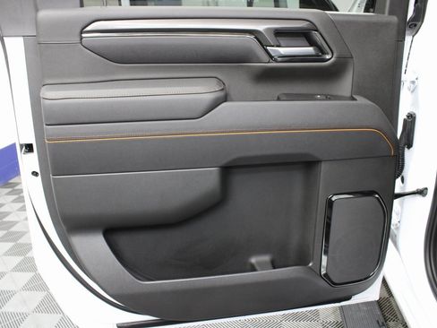 Used 2025 GMC Sierra 2500 AT4 image 75