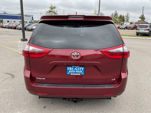 Used 2020 Toyota Sienna LE w/ LE Preferred Package FWD image 6