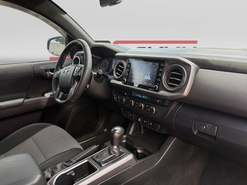 Used 2022 Toyota Tacoma TRD Off-Road AWD/4WD image 6