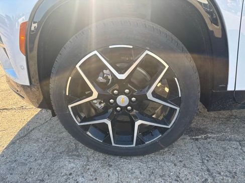 New 2026 Chevrolet Traverse High Country w/ LPO, Floor Liner Package FWD image 8
