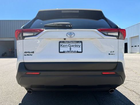 Used 2025 Toyota RAV4 LE AWD/4WD image 8