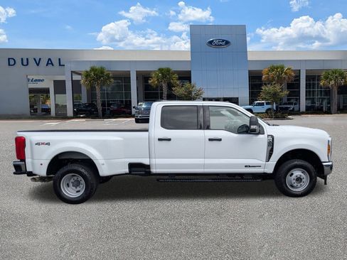 Used 2024 Ford F350 XLT image 2