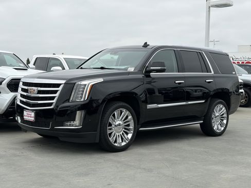 Used 2019 Cadillac Escalade Luxury AWD/4WD image 6