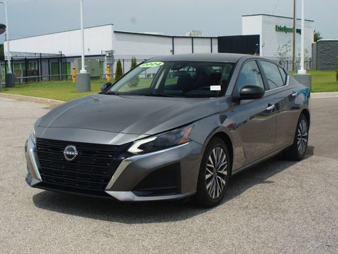 Used 2024 Nissan Altima 2.5 SV FWD image 23