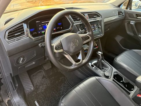 Used 2022 Volkswagen Tiguan SE AWD/4WD image 12